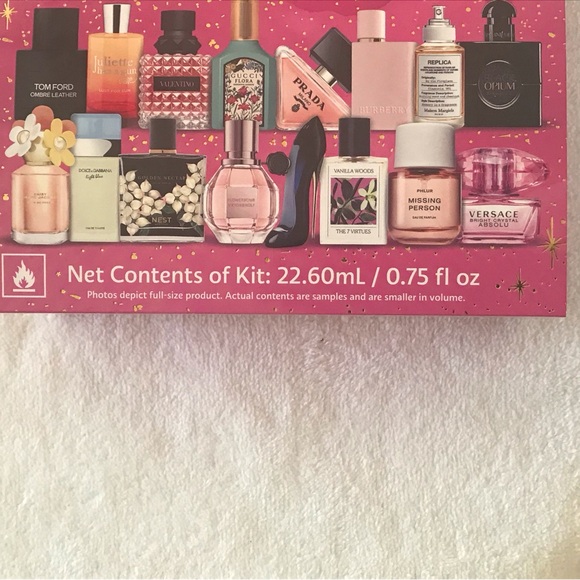 Sephora perfume 16 sampler and Gift makeup bag. Does NOT include certificate - Picture 3 of 8